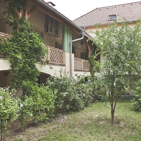 Hotel Makár Sport&Atrium Pécs Exterior foto